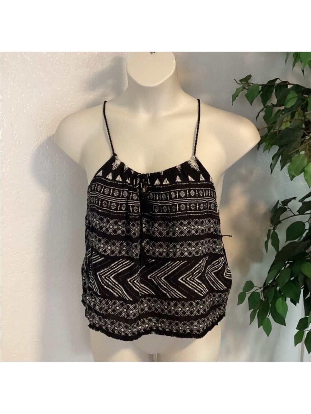Forever 21 woven crop top Woman’s size Medium keyhole rope tie front